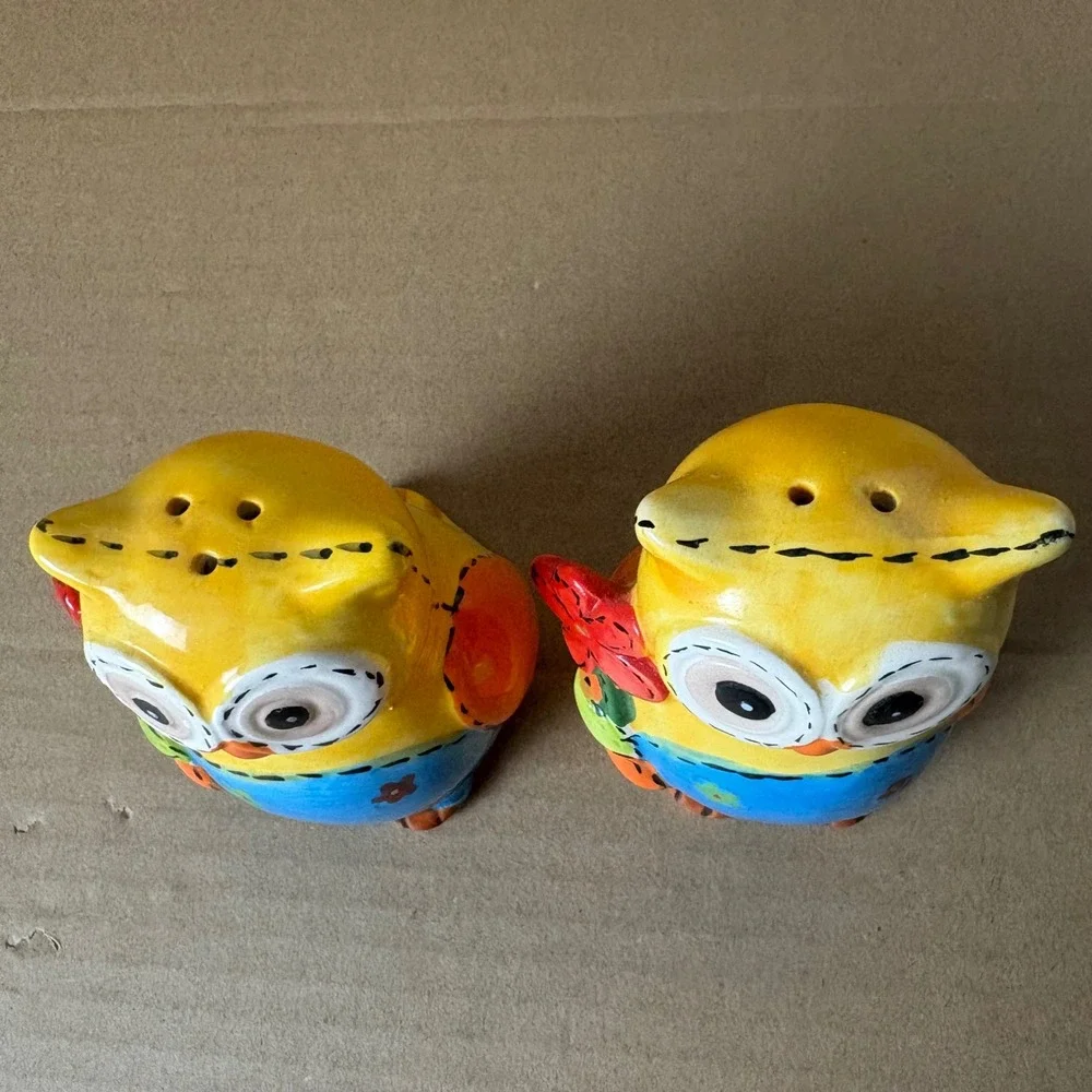 Emerald Isle Ceramic Owl Salt‎ and Pepper Shaker Set Yellow Blue Flower Design